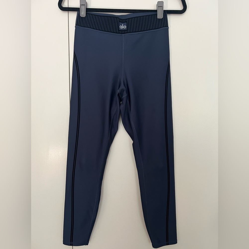 ALO Yoga Line Up Leggings
